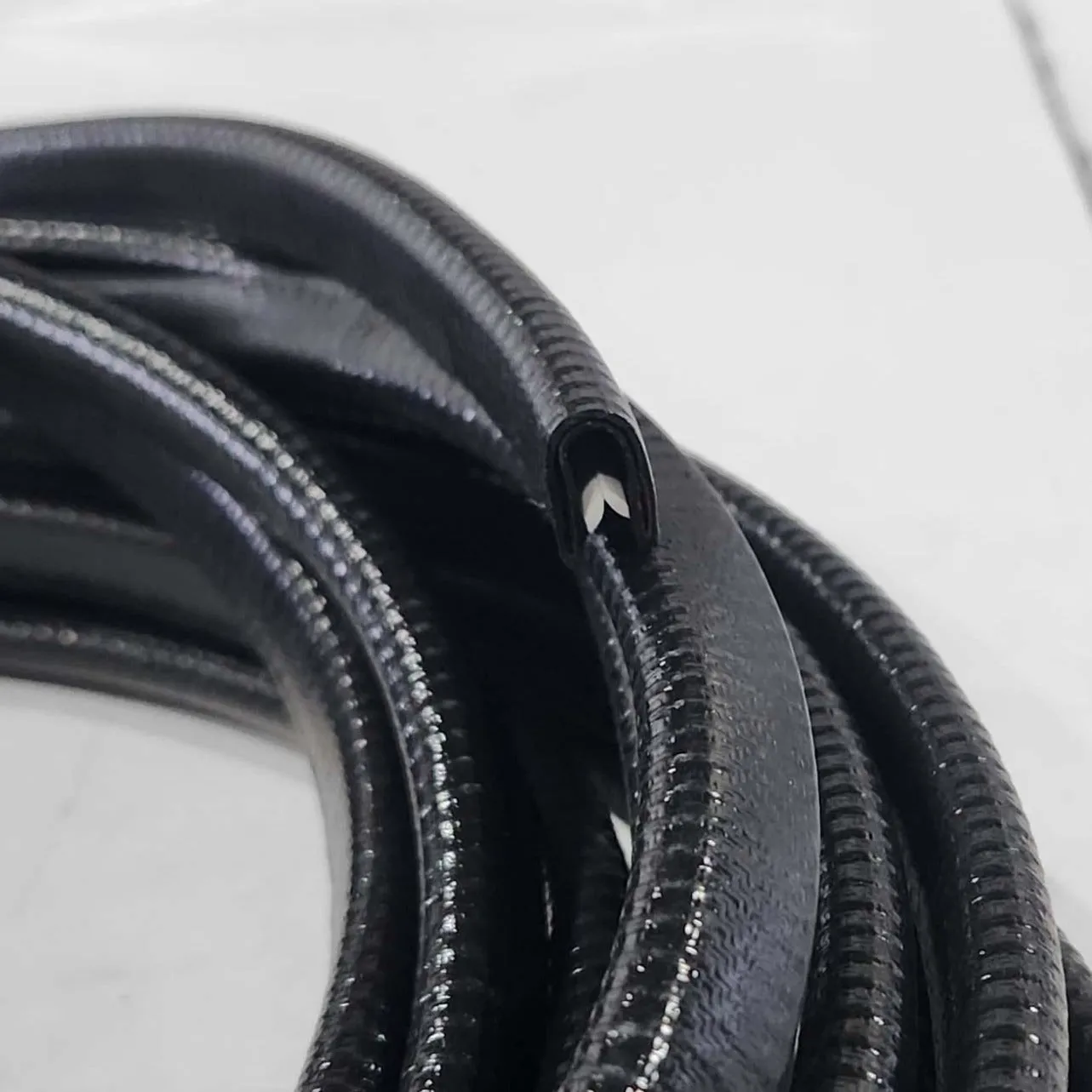 Pinchweld 60-056B 25mm Black/White Fin per metre